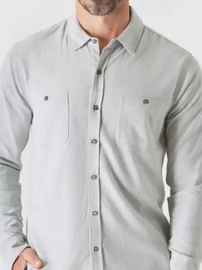Men's Light Gray Button-Front Long Sleeve Shirt